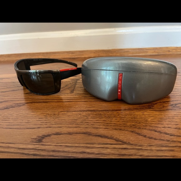 Vintage Prada Sunglasses Made in Italy - authentic w/ case included - Picture 6 of 7